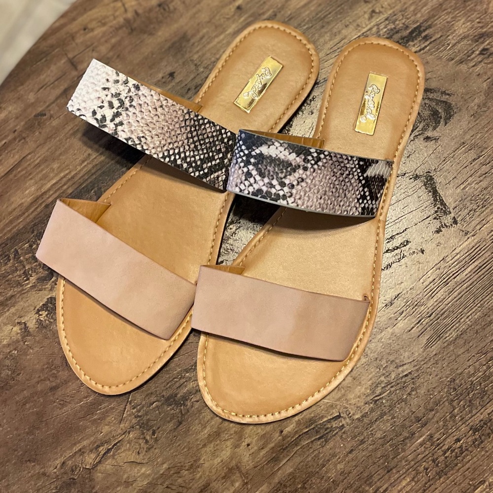 Women’s sandals -snake print. Sz 8. Never worn.